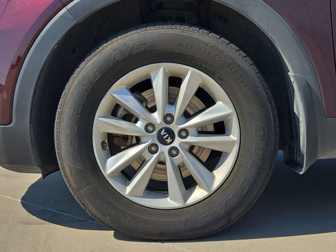Used 2019 Kia Sorento FWD image 12