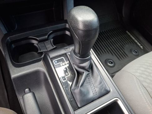 Used 2020 Toyota Tacoma SR AWD/4WD image 14