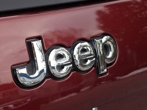 Used 2021 Jeep Cherokee Latitude Plus w/ Sun & Sound Group image 32