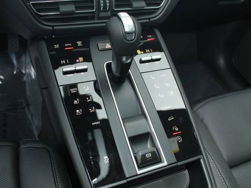 New 2026 Porsche Macan Base image 16