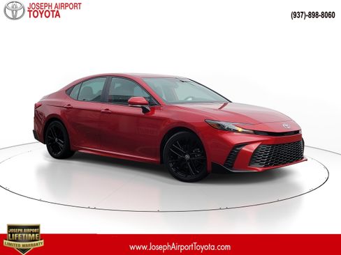 Used 2025 Toyota Camry SE FWD image 1