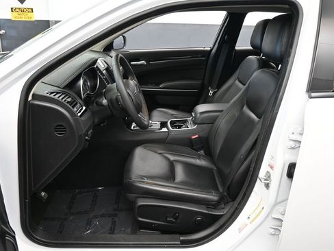 Used 2023 Chrysler 300 Touring L image 11