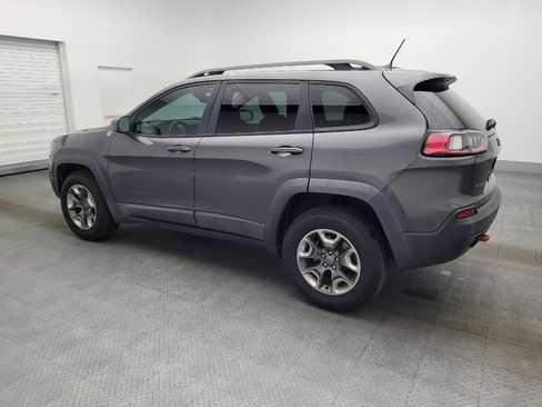 Used 2019 Jeep Cherokee Trailhawk image 3