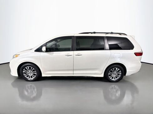 Used 2020 Toyota Sienna XLE w/ XLE Navigation Package FWD image 6