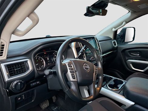 Used 2024 Nissan Titan SV w/ SV Convenience Package image 9