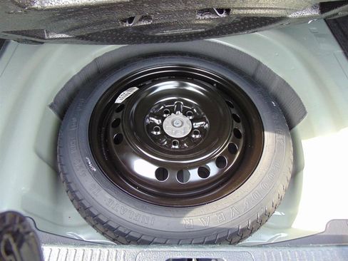 Used 2024 Toyota Camry SE image 12