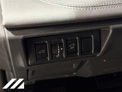 Used 2022 Subaru Outback Limited image 10