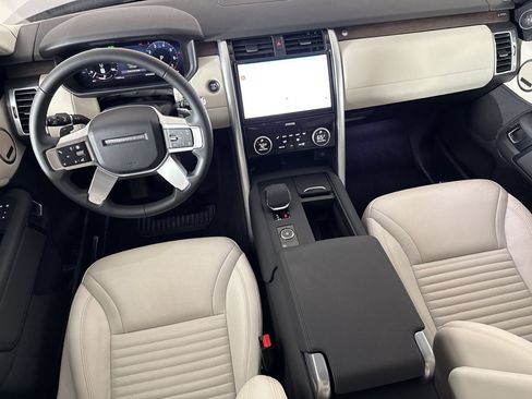 Used 2025 Land Rover Discovery S AWD/4WD image 16