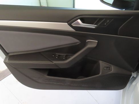 New 2026 Volkswagen Jetta SE FWD image 10