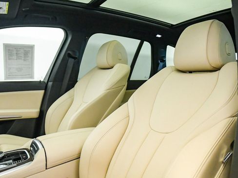 Certified 2022 BMW X5 sDrive40i w/ Premium Package image 18