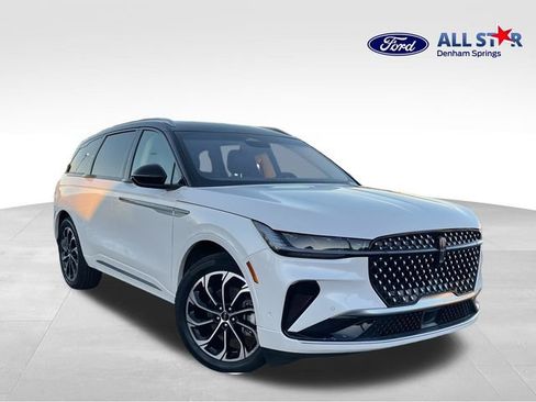 Used 2024 Lincoln Nautilus Reserve image 1