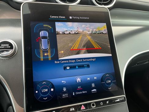 Used 2024 Mercedes-Benz GLC 300 4MATIC image 17