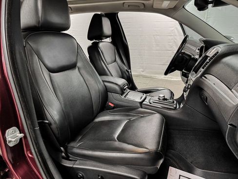 Used 2018 Chrysler 300 Limited w/ Safetytec Plus Group image 12