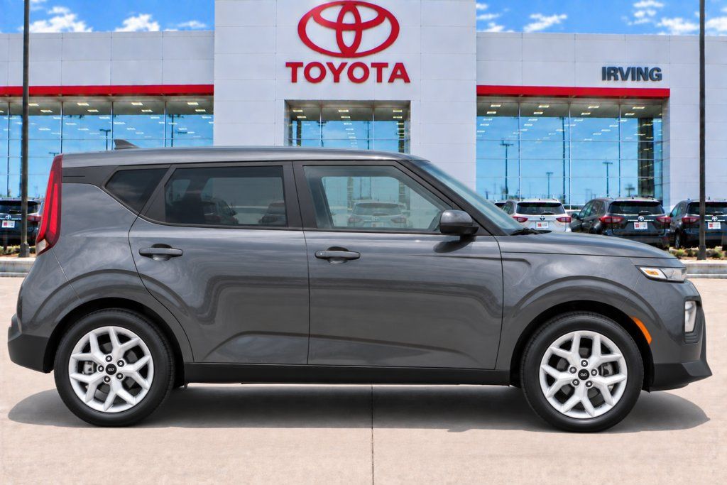 Used 2022 Kia Soul LX w/ Technology Package FWD image 13
