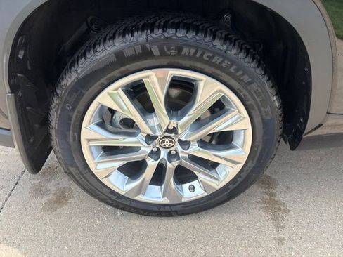 Used 2022 Toyota Highlander Limited AWD/4WD image 16