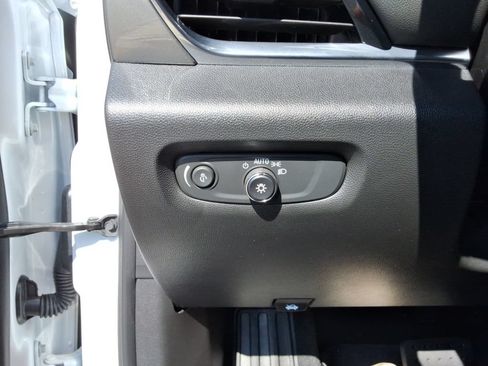 Certified 2023 Chevrolet Traverse LT FWD image 37