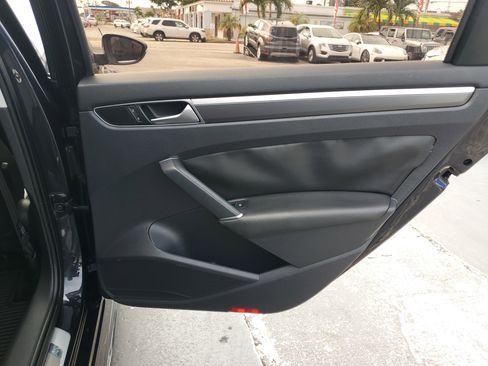 Used 2017 Volkswagen Passat 1.8T R-Line image 38