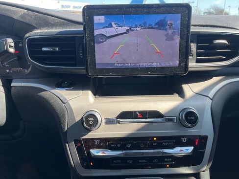 Used 2020 Ford Explorer XLT w/ Equipment Group 202A image 9