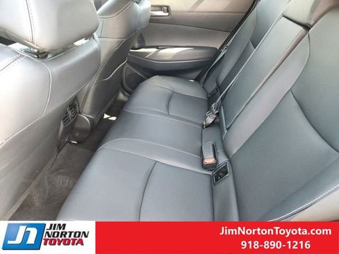 Used 2025 Toyota Corolla Cross XLE image 31