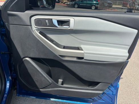 Used 2022 Ford Explorer XLT w/ Equipment Group 202A image 34