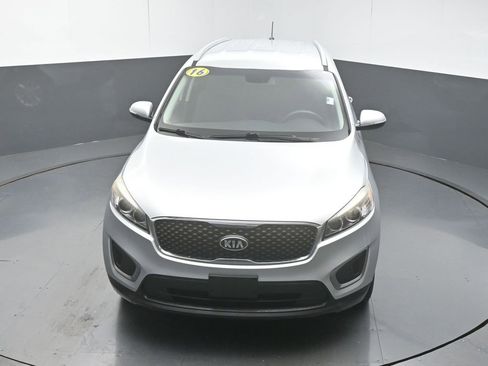 Used 2016 Kia Sorento LX image 42