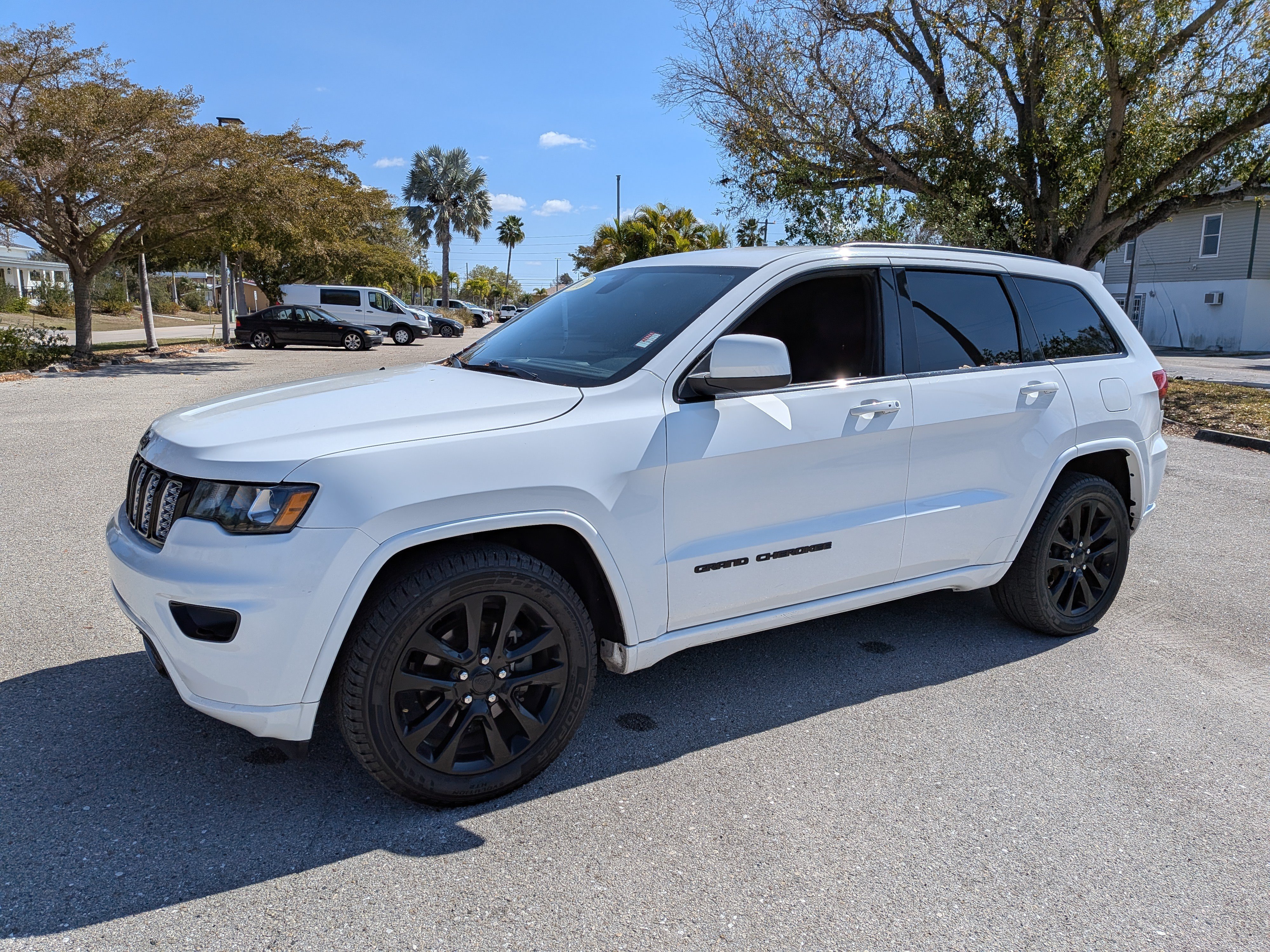 Used 2018 Jeep Grand Cherokee Altitude RWD image 8