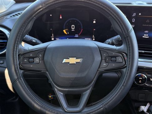 Used 2025 Chevrolet Trax LT image 16