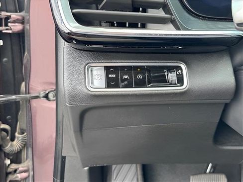Used 2024 Buick Envision Preferred AWD/4WD image 23