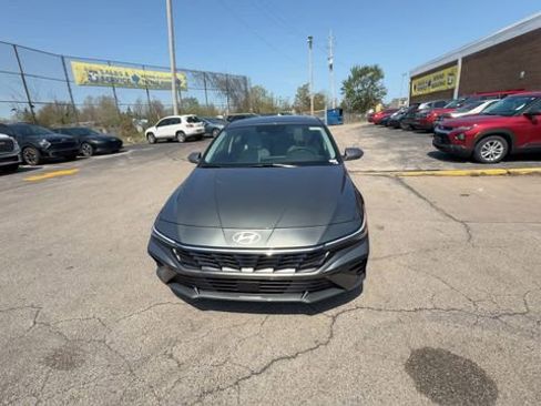 New 2026 Hyundai Elantra Limited FWD image 3