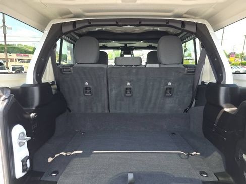 Used 2025 Jeep Wrangler Unlimited Sahara AWD/4WD image 37
