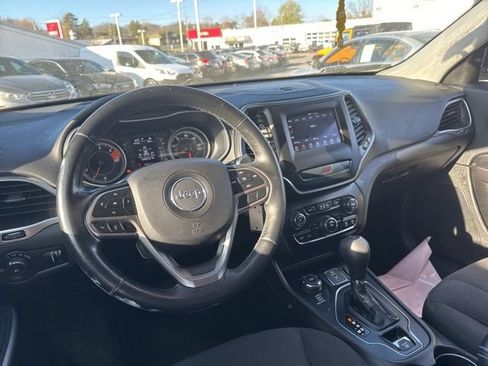 Used 2019 Jeep Cherokee Latitude w/ Cold Weather Group AWD/4WD image 12