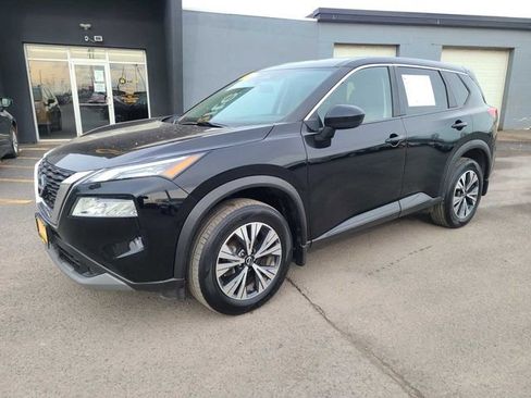 Used 2023 Nissan Rogue SV image 2