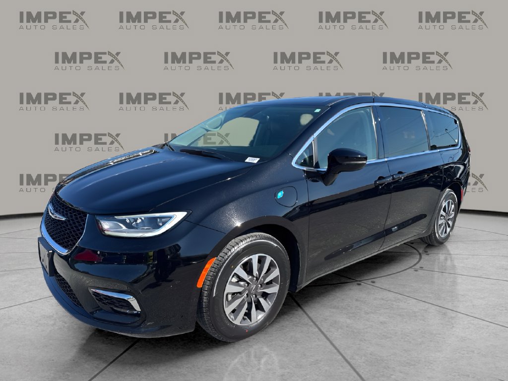 Used 2024 Chrysler Pacifica Limited FWD image 1