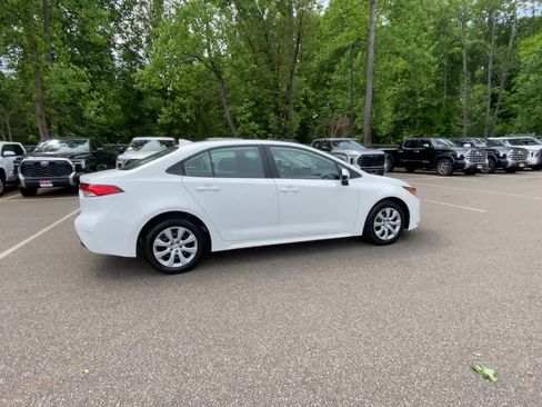 Used 2024 Toyota Corolla LE FWD image 5