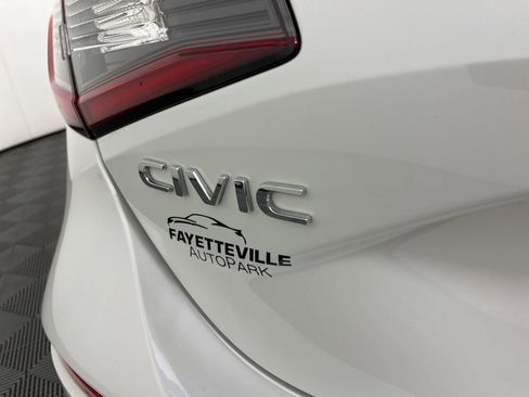 Certified 2022 Honda Civic Sport Touring image 3