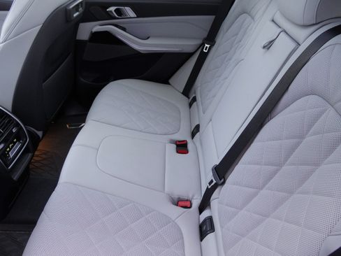 Used 2023 BMW X5 xDrive40i w/ Premium Package AWD/4WD image 35