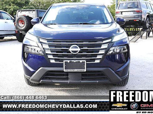 Used 2024 Nissan Rogue SV AWD/4WD image 3