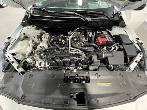 Used 2024 Nissan Altima 2.5 SR FWD image 27