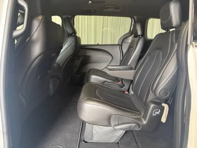 Used 2026 Chrysler Pacifica Select FWD image 21