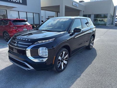 New 2025 Mitsubishi Outlander SE image 3