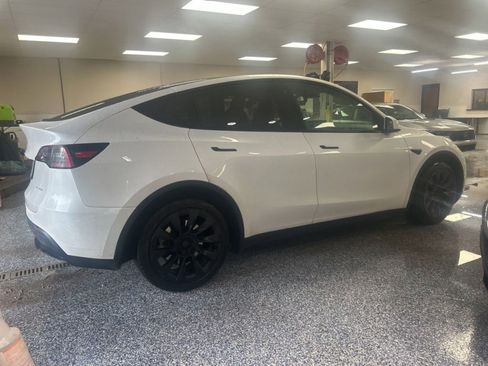 Used 2023 Tesla Model Y Long Range AWD/4WD image 7