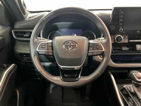 Used 2021 Toyota Highlander XSE AWD/4WD image 13