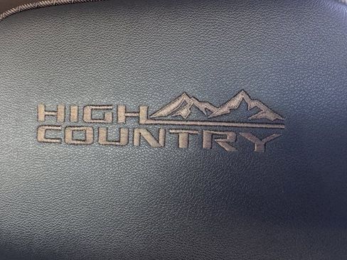 Used 2024 Chevrolet Suburban High Country w/ Premium Package image 30