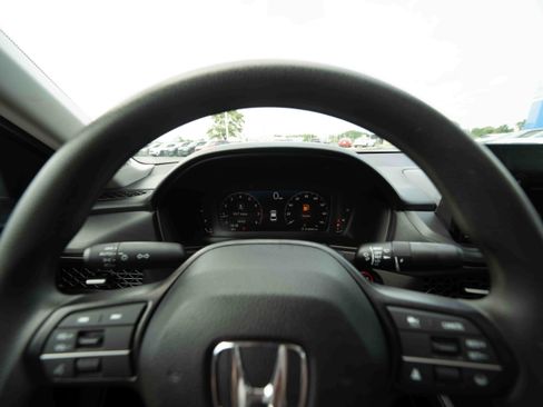 Used 2025 Honda Accord SE image 15