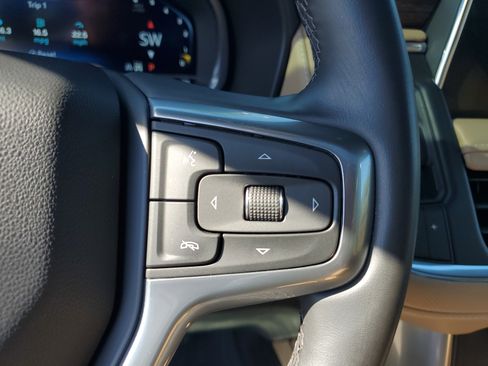 Used 2024 Chevrolet Suburban Premier image 29