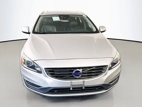 Used 2016 Volvo V60 T5 Platinum w/ Climate Package FWD image 2