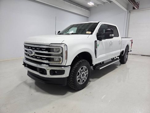 Used 2024 Ford F250 Lariat w/ FX4 Off-Road Package AWD/4WD image 3