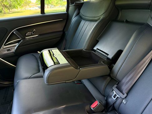 Used 2025 Land Rover Range Rover SE AWD/4WD image 19