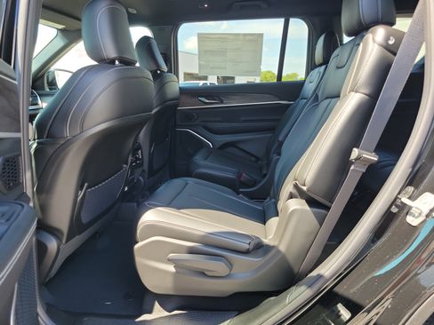 New 2026 Jeep Grand Cherokee L Limited AWD/4WD image 8