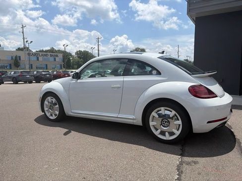 Used 2019 Volkswagen Beetle 2.0T FWD image 7